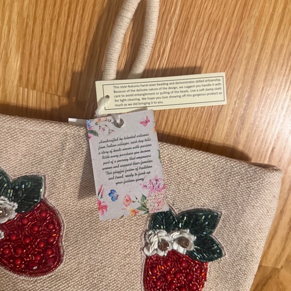 Viral Beaded Strawberry Tote Bag - Picture 8 of 8